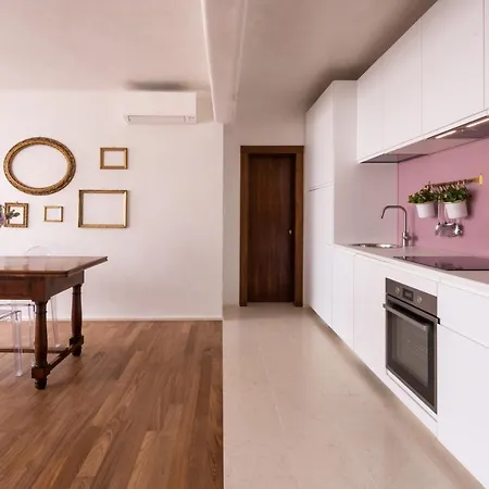 Venetian Palace R&r דירה *