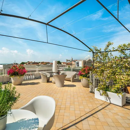 Venetian Palace R&r * ונציה